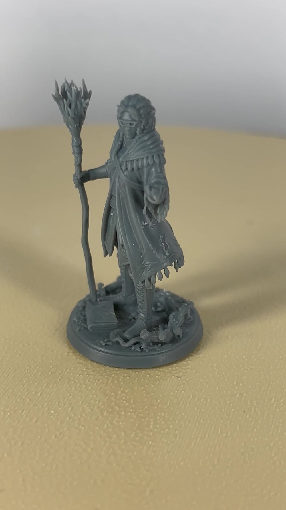 Printed miniature of Yorvan, a druid with a staff